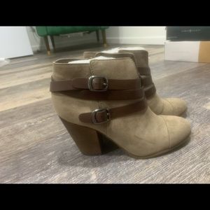 Need these gone. Too many shoes my wife has over 9 years and most don’t fit .